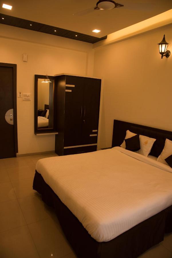 Hotel Rajratna Executive Supe Zewnętrze zdjęcie